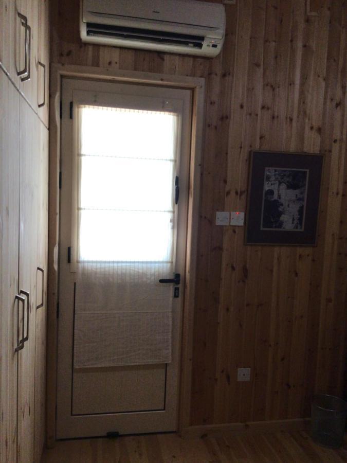 Pervolaris Cottages 2 Goudhi Eksteriør billede