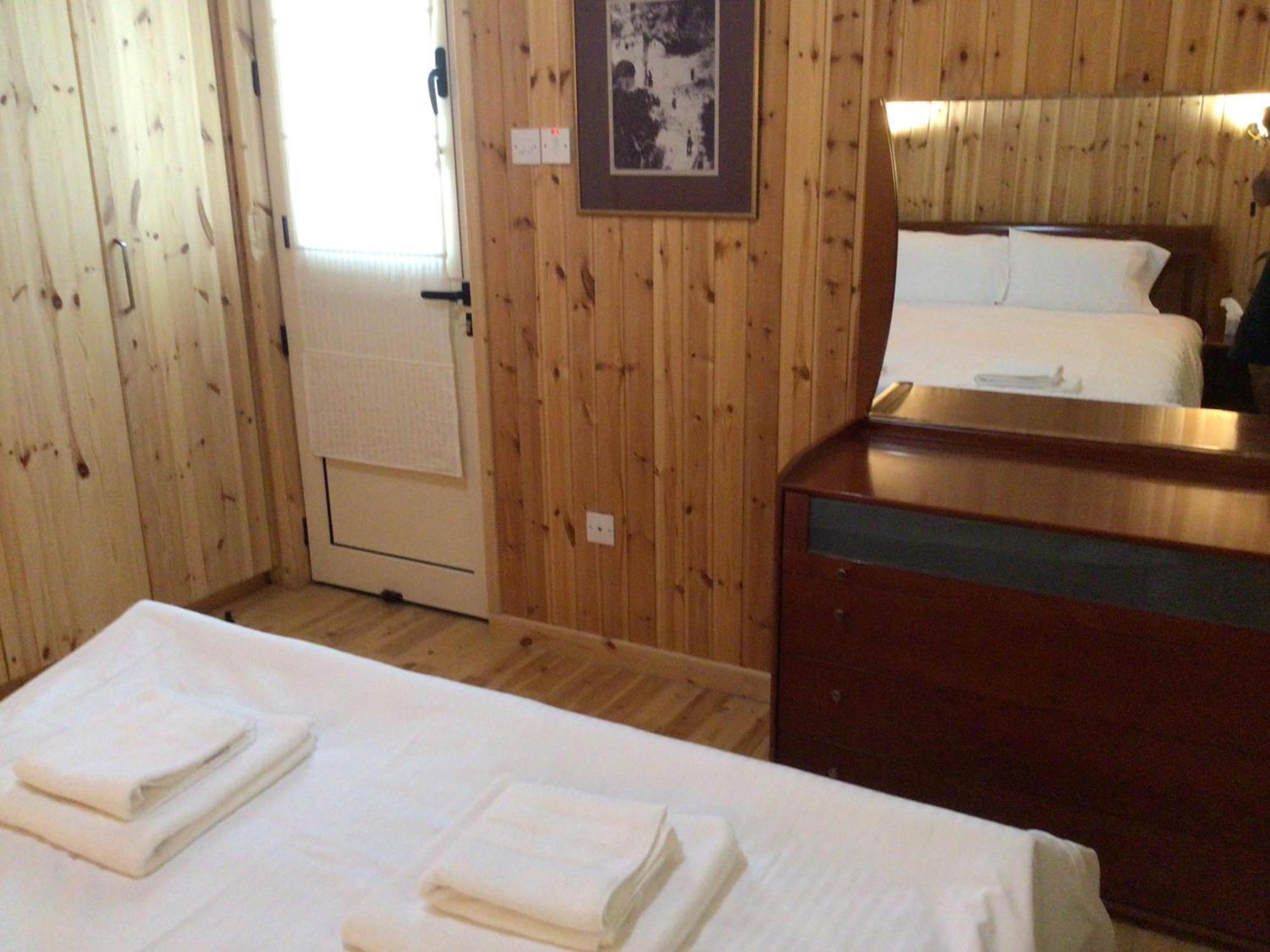 Pervolaris Cottages 2 Goudhi Eksteriør billede