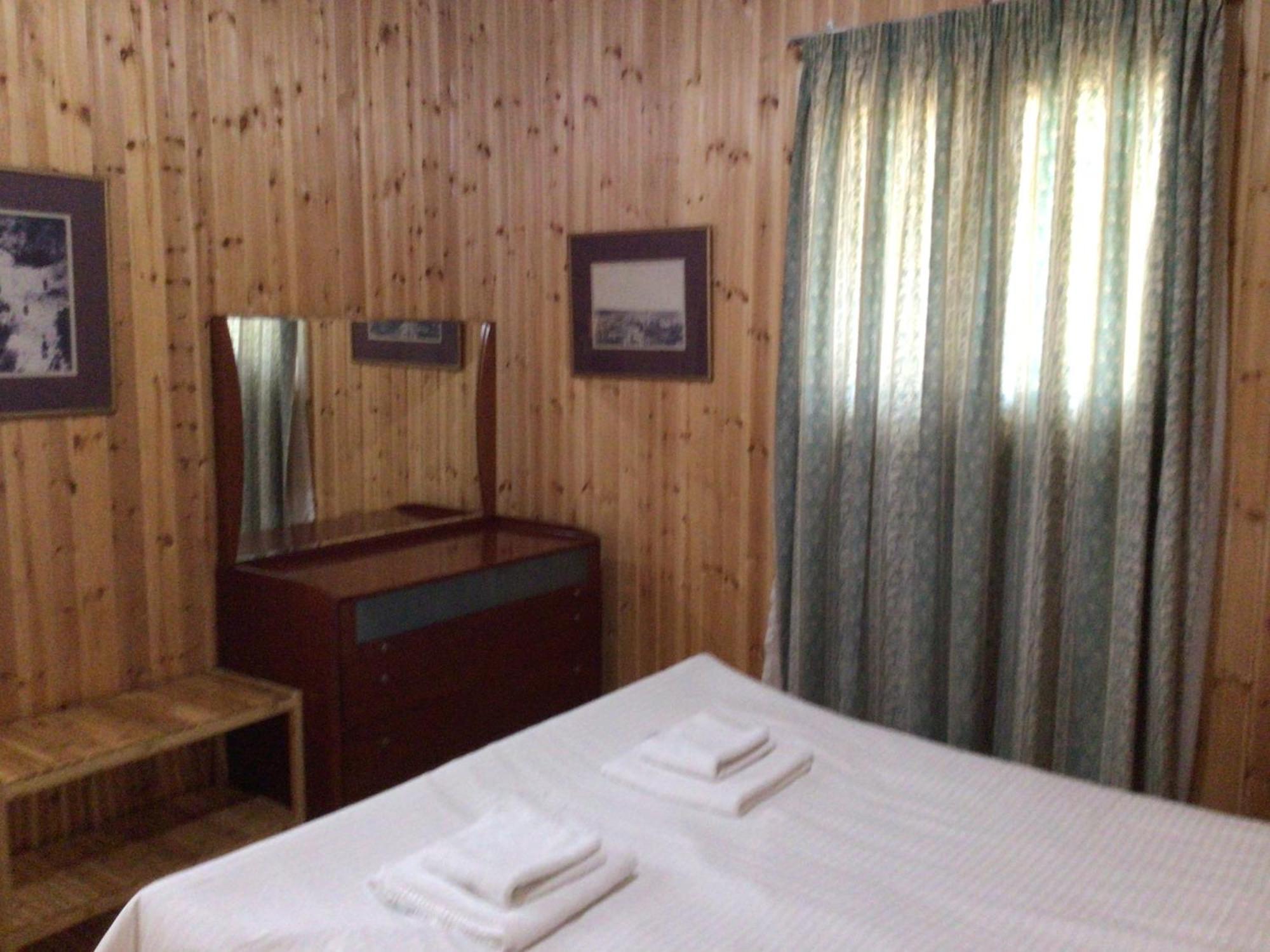 Pervolaris Cottages 2 Goudhi Eksteriør billede